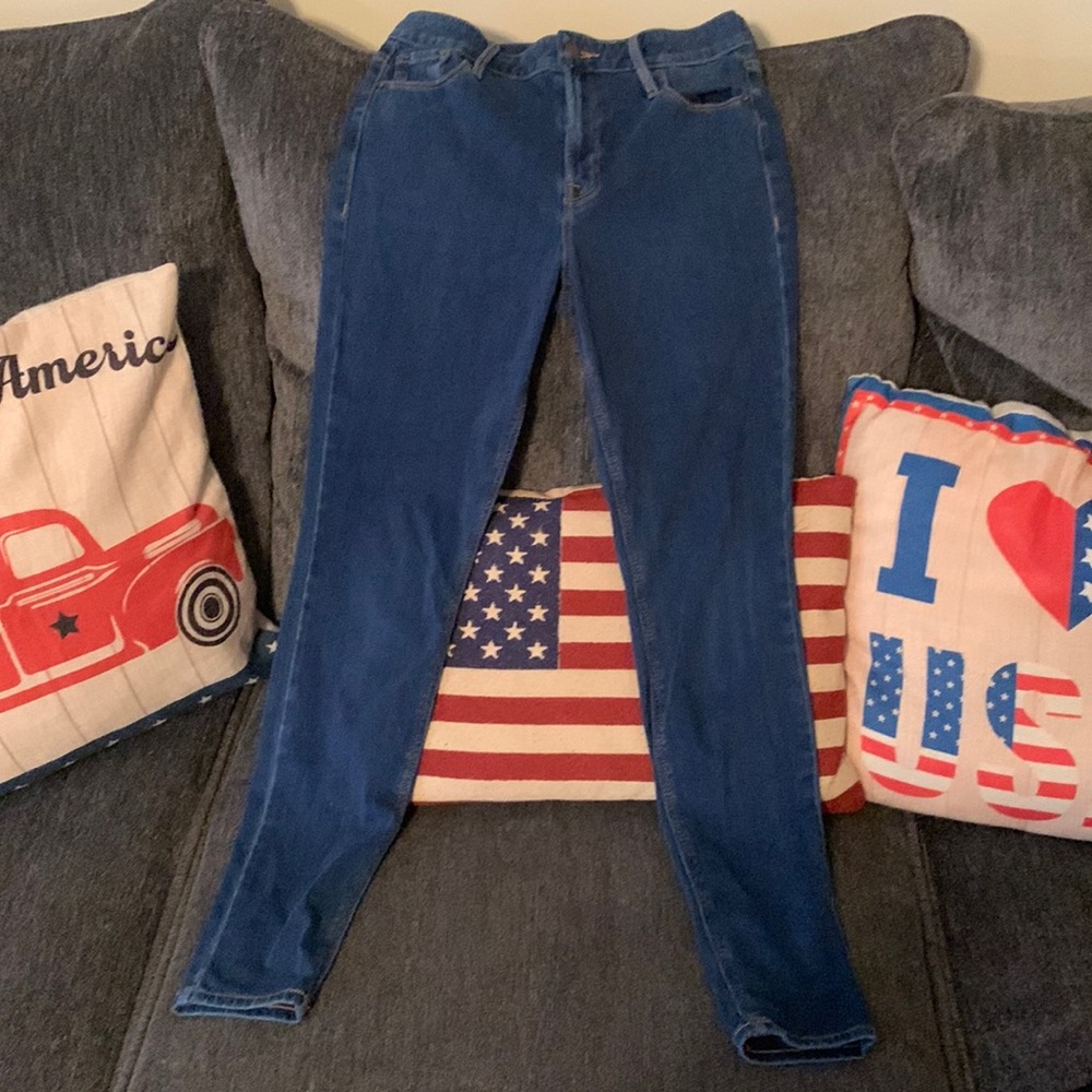 Size 6 Old Navy Rockstar super skinny sculpting jeans